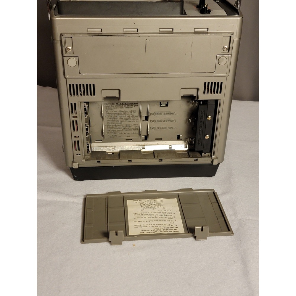 Vintage 1983 Portable TV Radio JC Penney 685-1036A CRT Made In Taiwan - Picture 4 of 4